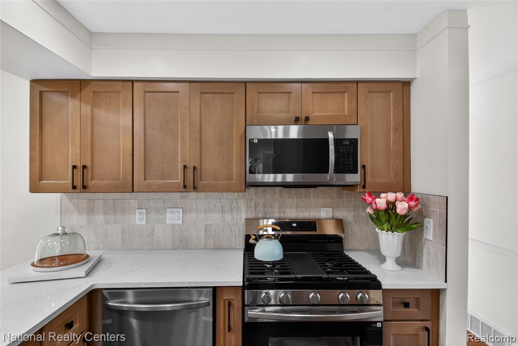 32008 Bunert Road Warren, MI 48088 - Photo 17 of 41