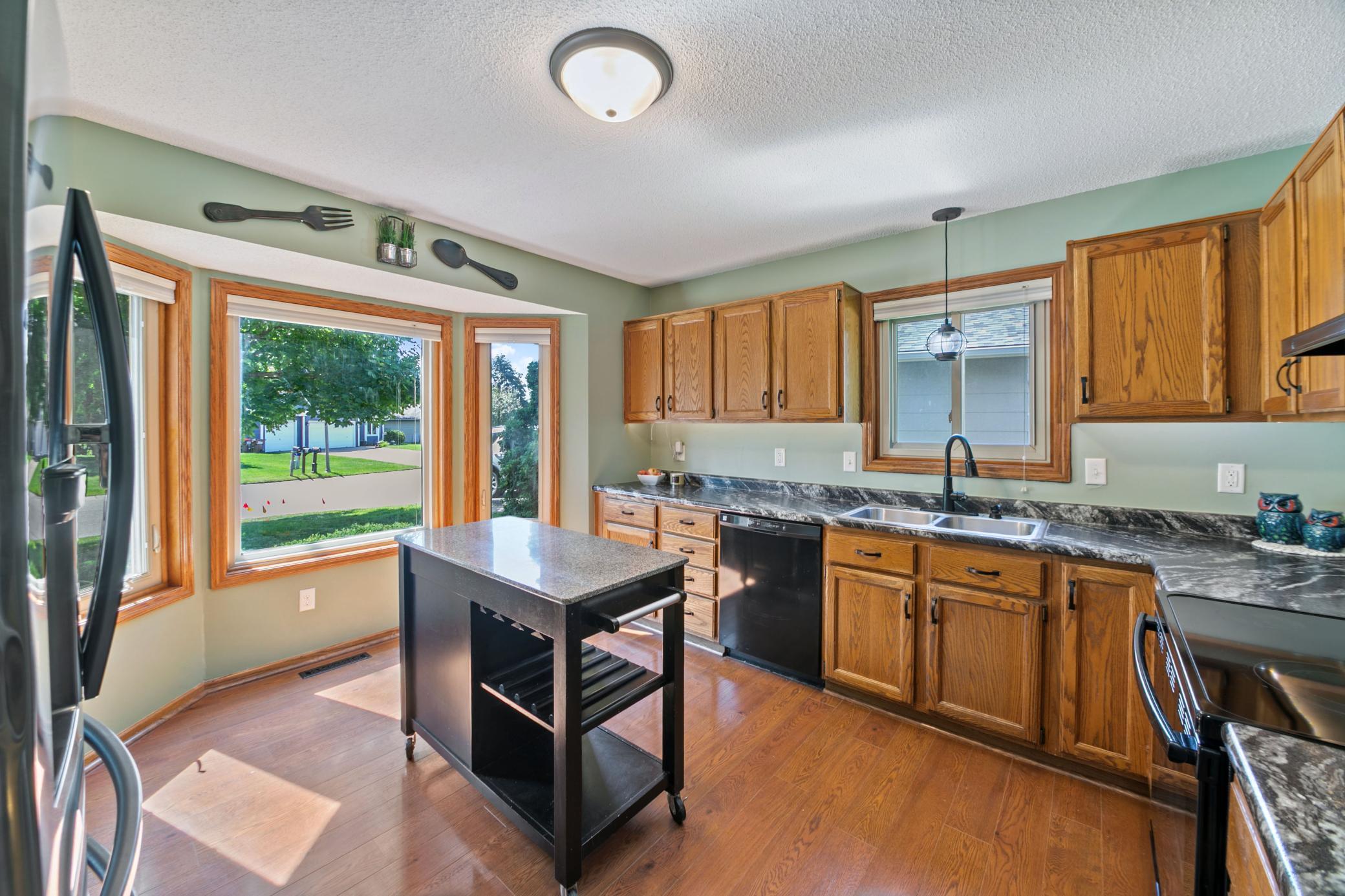 4712 Heather Ridge Road North Oakdale, MN 55128 - Photo 4 of 28