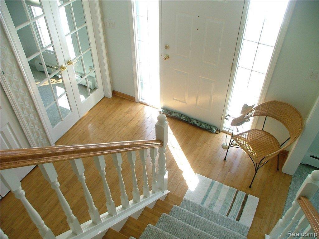 4830 Fenton Road Hartland, MI 48353 - Photo 5 of 12 Entry and stairs