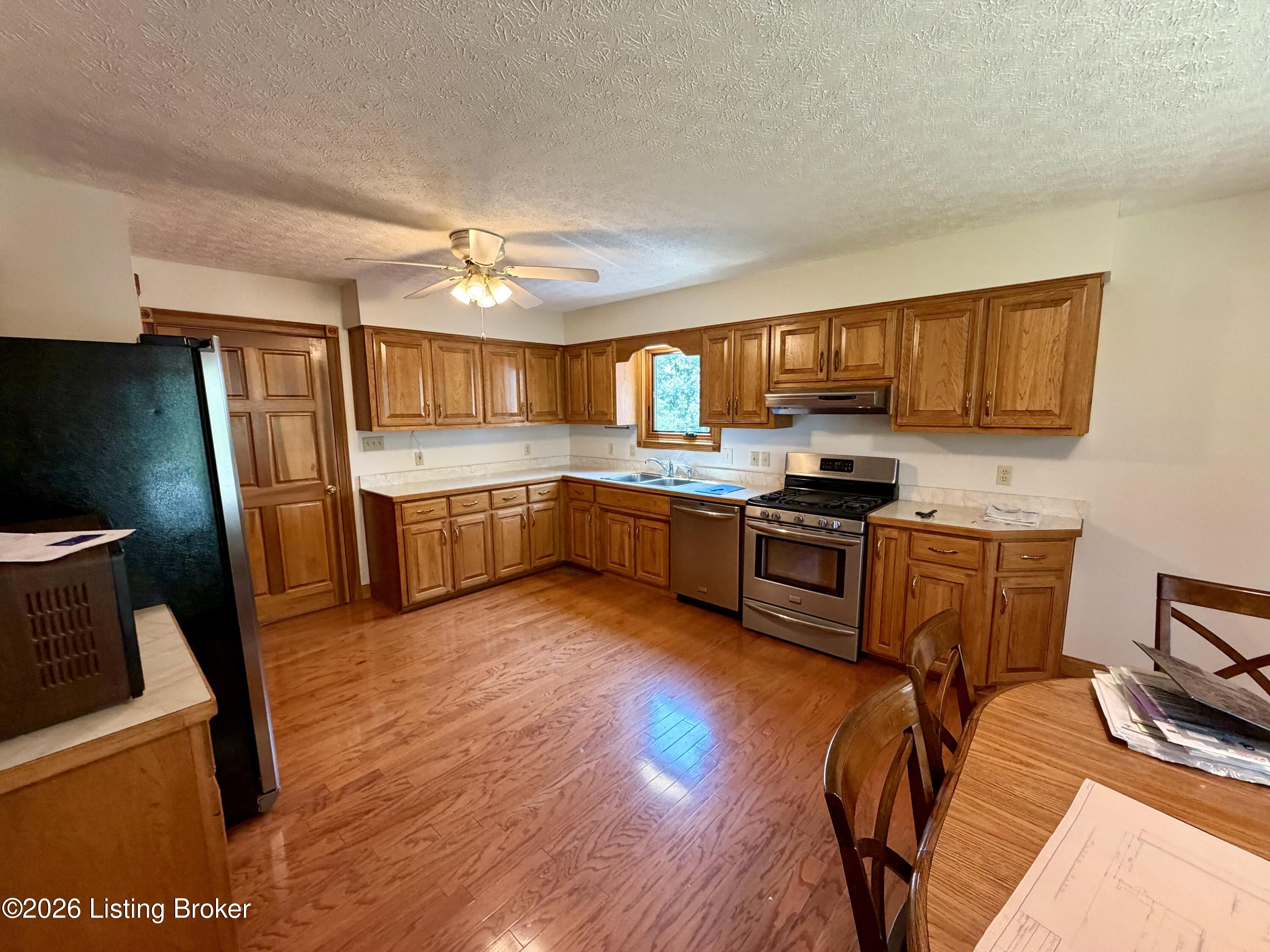 7296 Bardstown Road Springfield, KY 40069 - Photo 12 of 72 IMG_2939