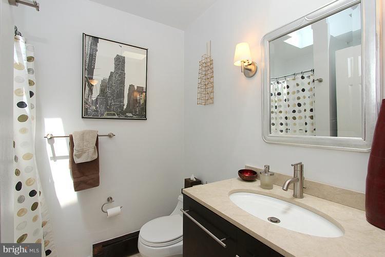 2032 Tunlaw Road Northwest Washington, DC 20007 - Photo 20 of 30 Bath