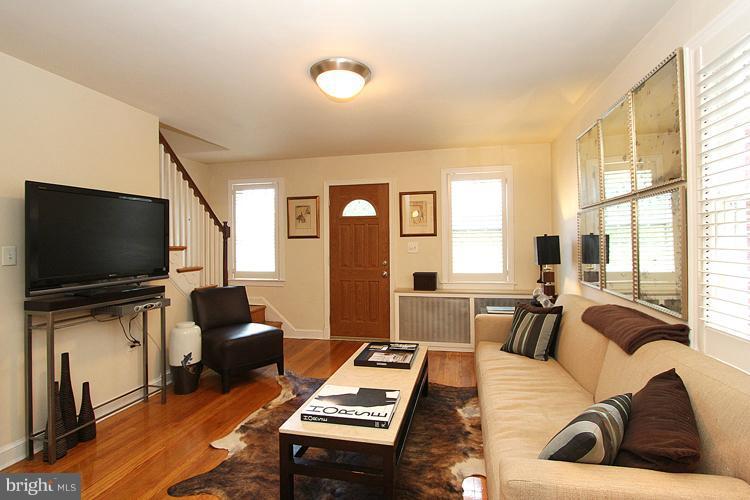 2032 Tunlaw Road Northwest Washington, DC 20007 - Photo 8 of 30 Living Room