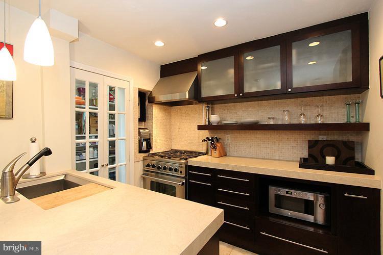 2032 Tunlaw Road Northwest Washington, DC 20007 - Photo 10 of 30 Kitchen