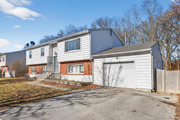 $499,000 | 129 Vails Gate Heights Drive, New Windsor, NY 12553
