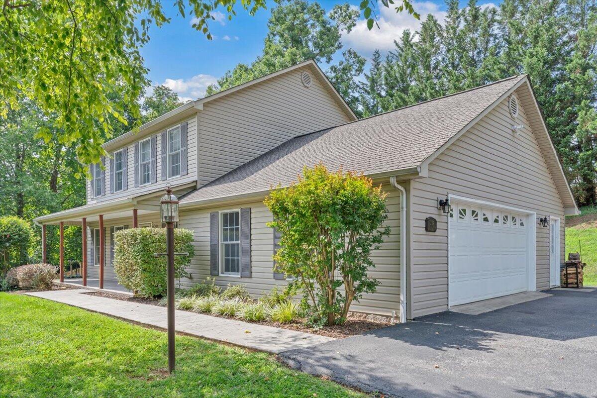 239 Pin Oak Drive Blue Ridge, VA 24064 - Photo 2 of 47 02-MIB02045