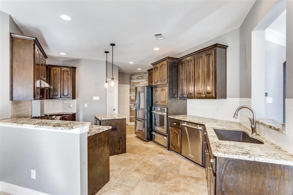 9005 Ranch Bluff Court Benbrook, TX 76126 - Photo 11 of 40