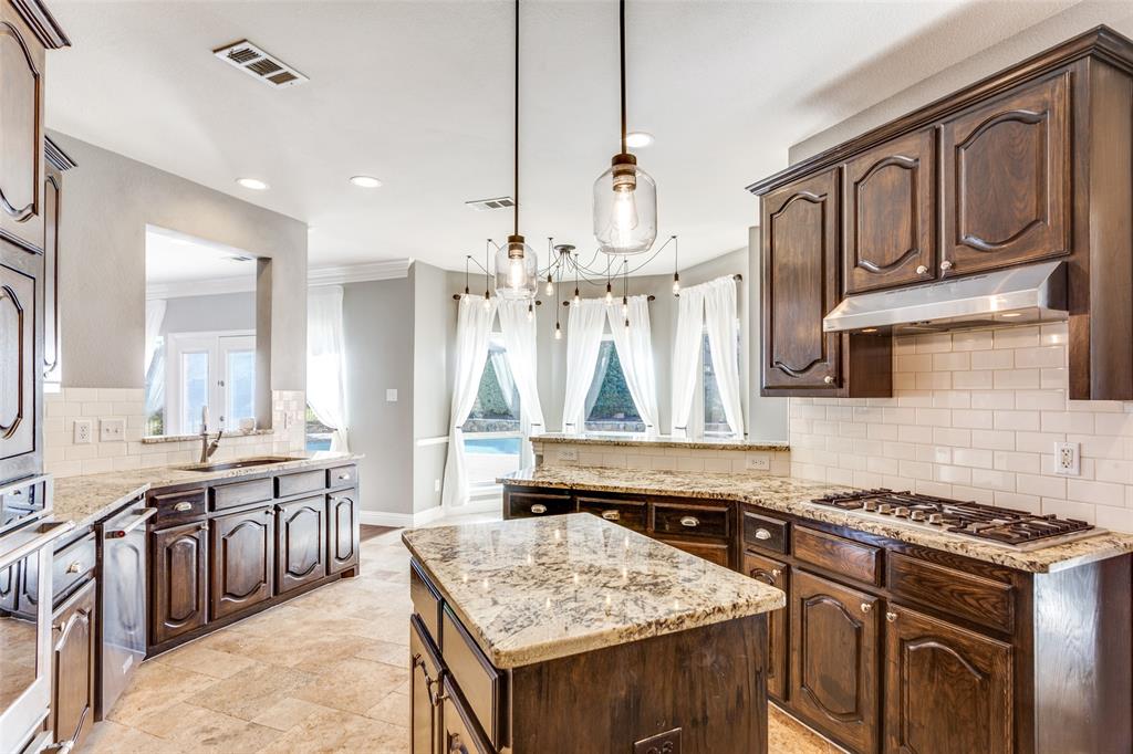 9005 Ranch Bluff Court Benbrook, TX 76126 - Photo 13 of 40