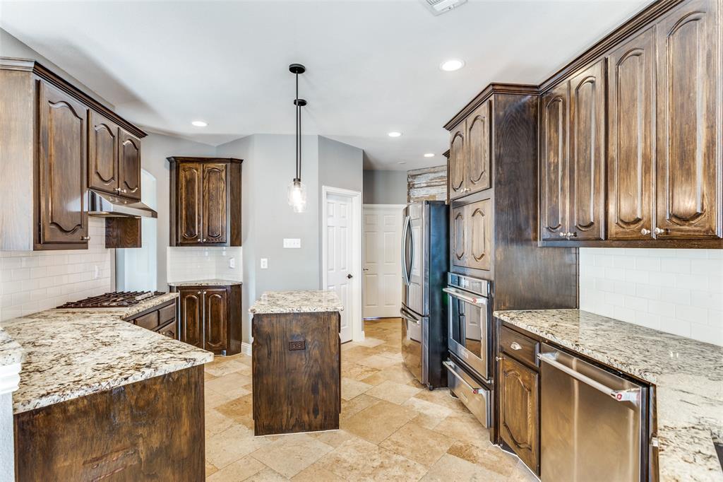 9005 Ranch Bluff Court Benbrook, TX 76126 - Photo 10 of 40