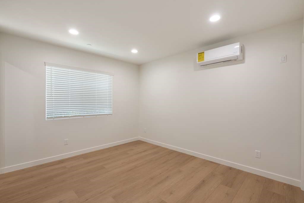 1806 South 8th Street, Unit B Alhambra, CA 91803 - Photo 36 of 44 an empty room with a window