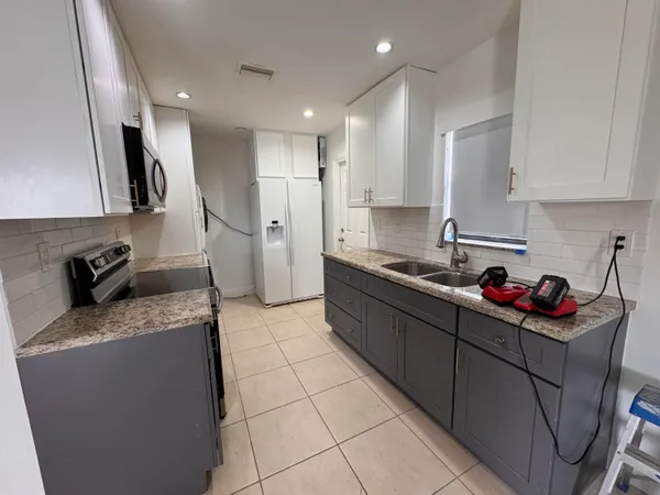 $2,700 | 297 Northwest 1st Avenue, Deerfield Beach, FL 33441