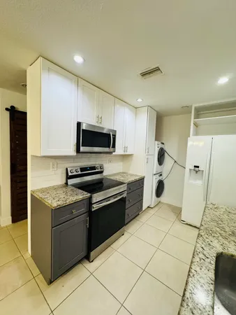 $2,700 | 297 Northwest 1st Avenue, Deerfield Beach, FL 33441