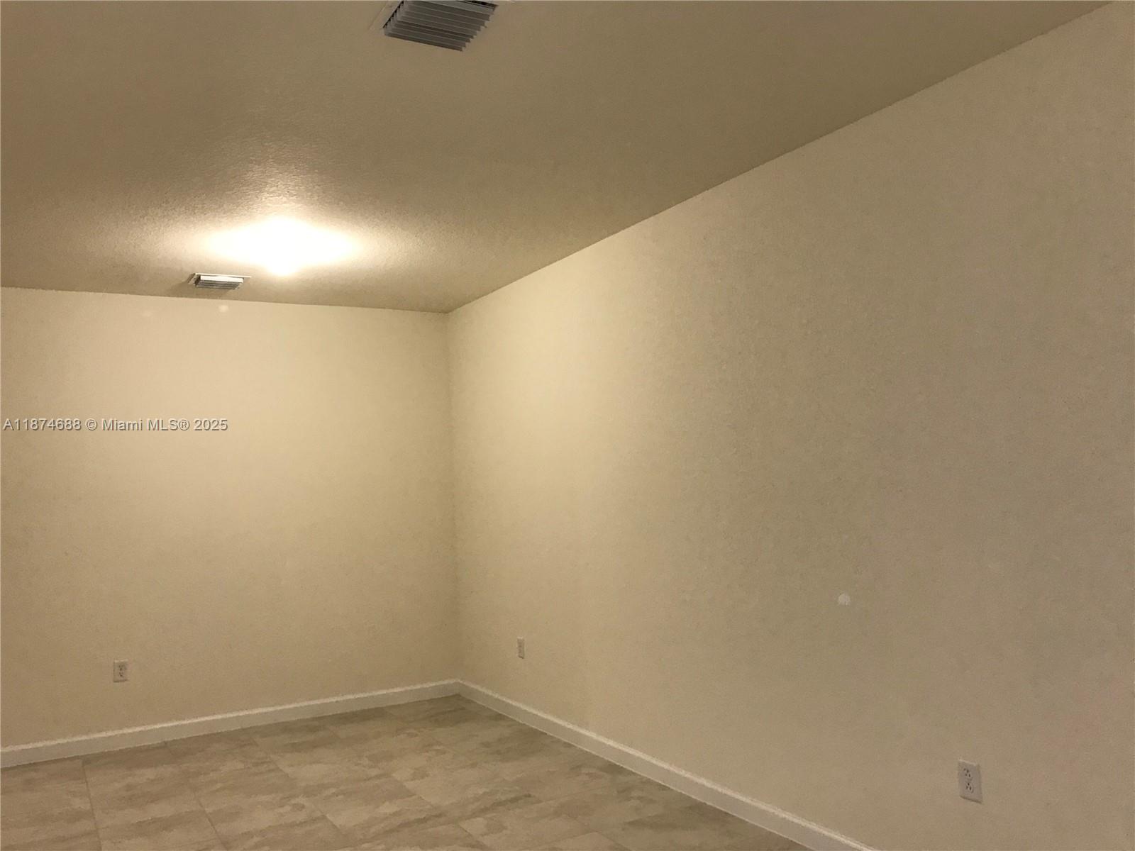 10390 West 33rd Lane Hialeah, FL 33018 - Photo 11 of 17