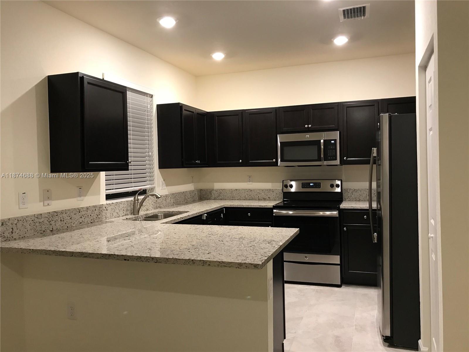 10390 West 33rd Lane Hialeah, FL 33018 - Photo 2 of 17