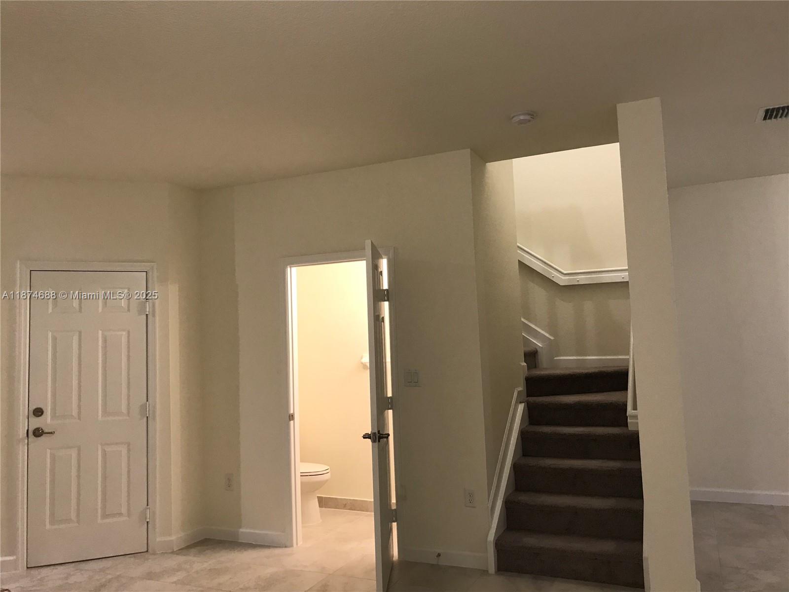 10390 West 33rd Lane Hialeah, FL 33018 - Photo 4 of 17