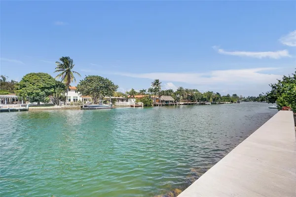 $3,000 | 1945 Calais Drive, Unit 9, Miami Beach, FL 33141