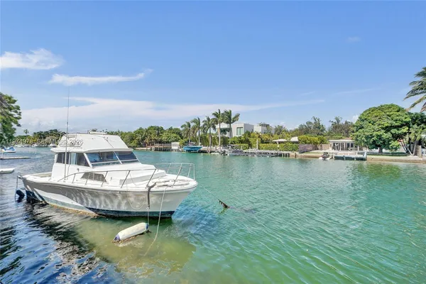 $3,000 | 1945 Calais Drive, Unit 9, Miami Beach, FL 33141