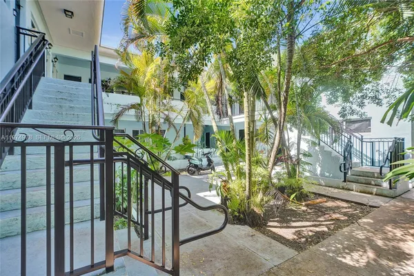 $3,000 | 1945 Calais Drive, Unit 9, Miami Beach, FL 33141