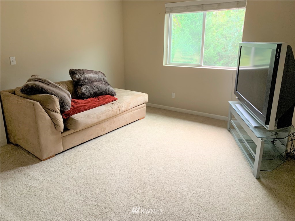 273 Graham Avenue Northeast Renton, WA 98059 - Photo 18 of 23 a living room with furniture and a window