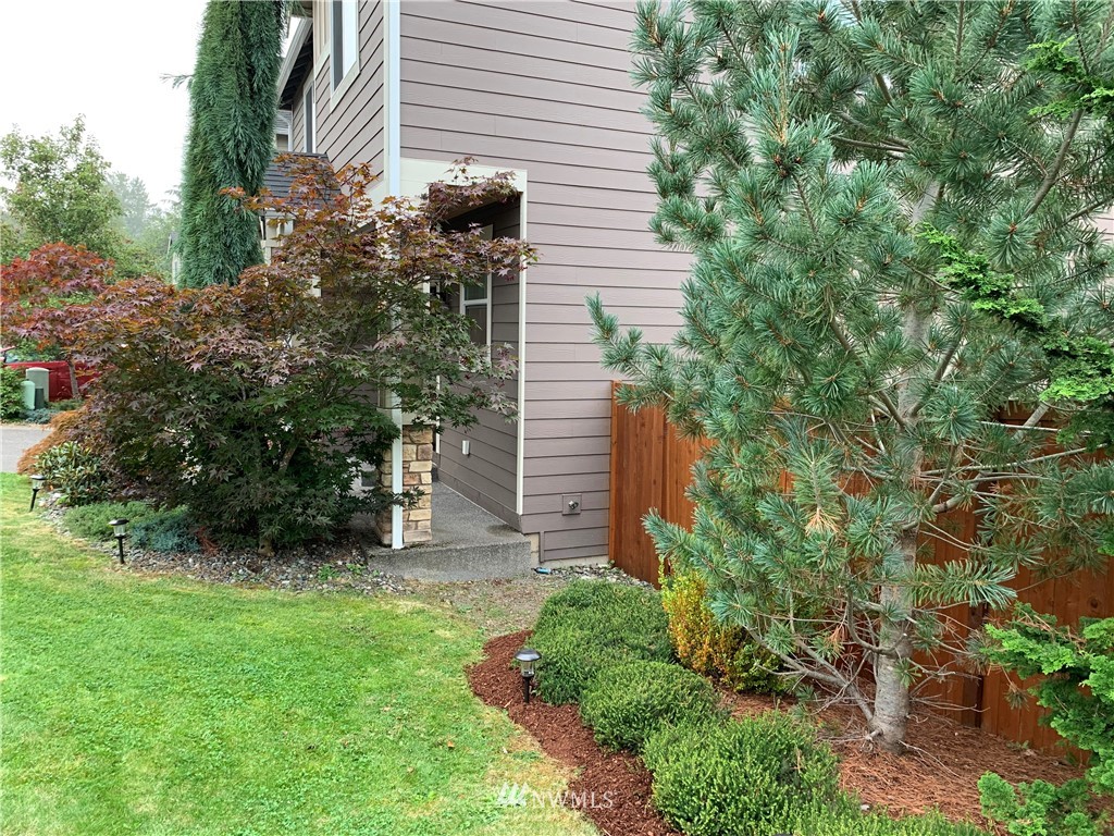 273 Graham Avenue Northeast Renton, WA 98059 - Photo 4 of 23 a view of a house with a yard