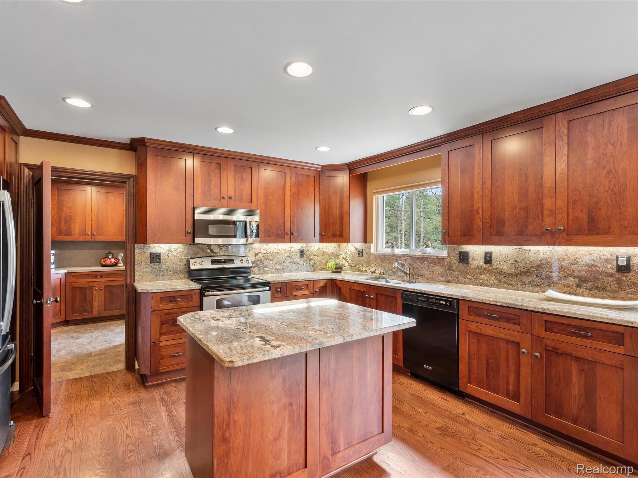 5980 Grange Hall Road Holly, MI 48442 - Photo 10 of 39 Kitchen