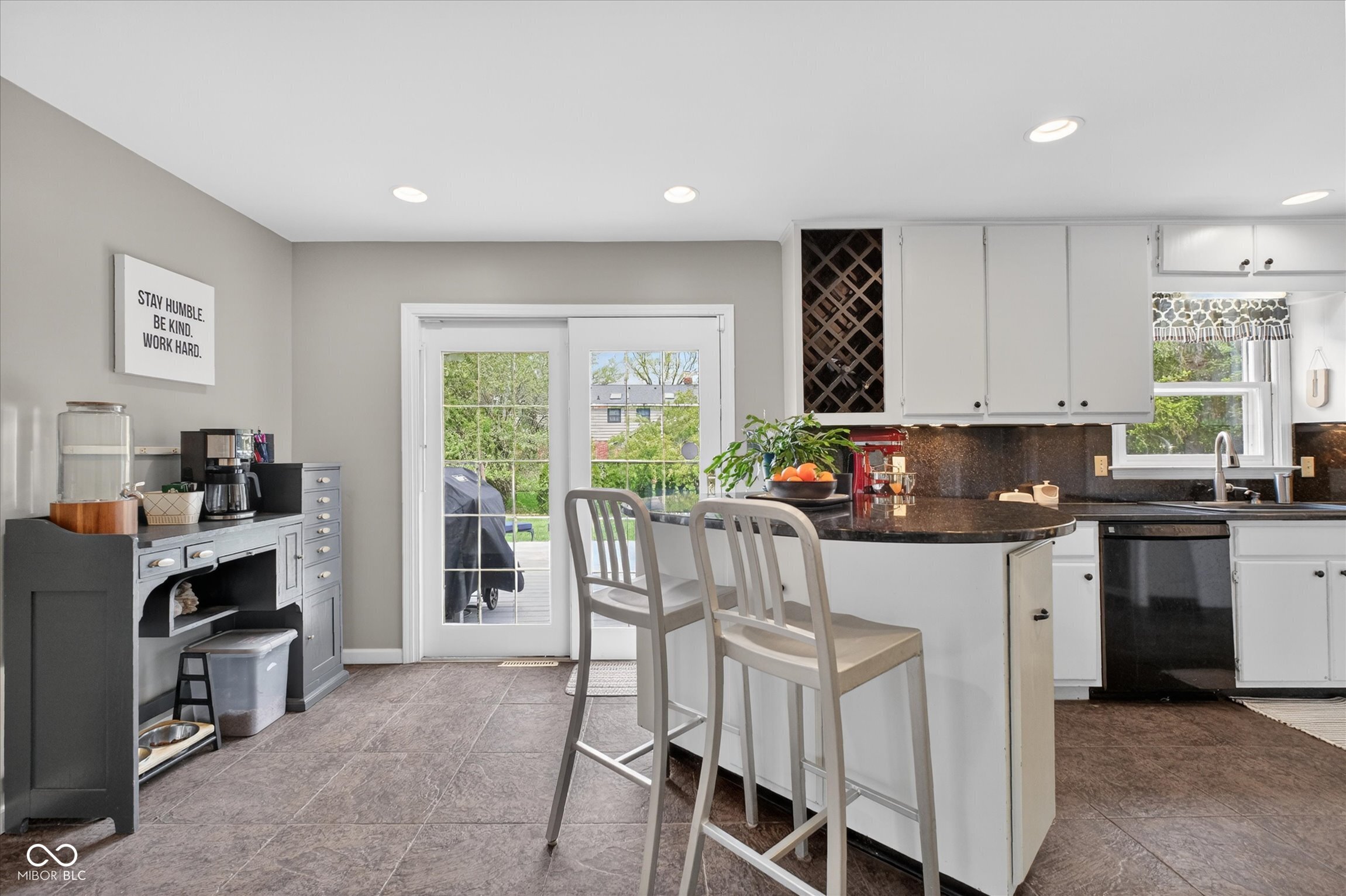 1948 Brewster Road Indianapolis, IN 46260 - Photo 13 of 48