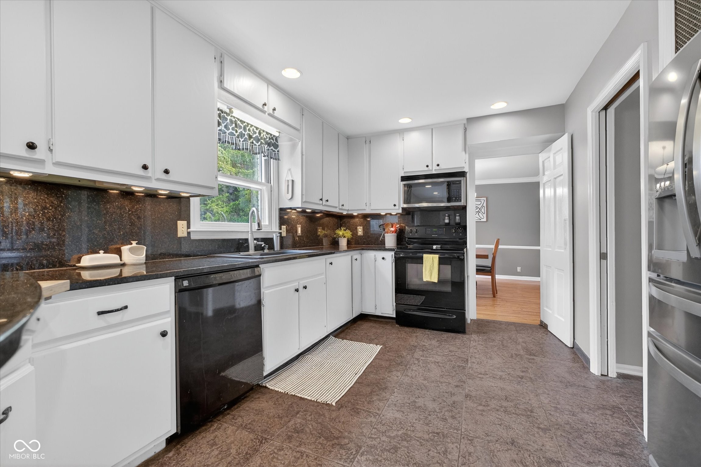 1948 Brewster Road Indianapolis, IN 46260 - Photo 15 of 48