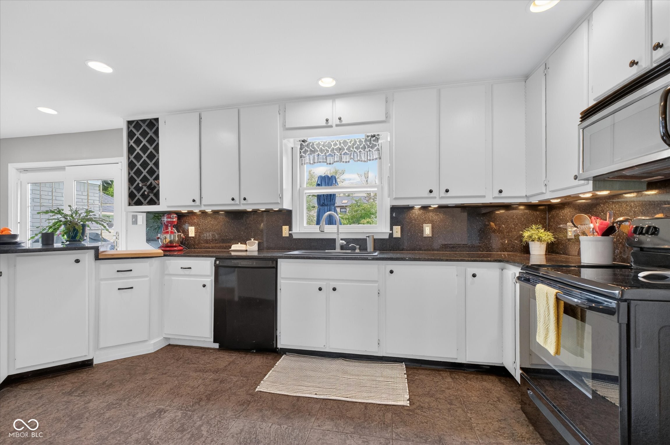 1948 Brewster Road Indianapolis, IN 46260 - Photo 17 of 48