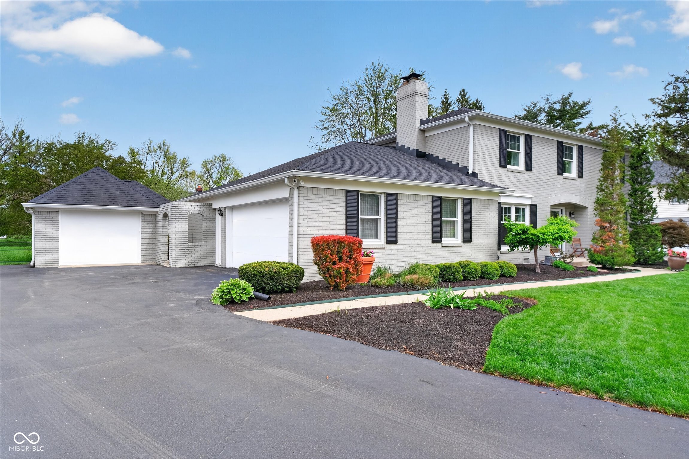 1948 Brewster Road Indianapolis, IN 46260 - Photo 3 of 48