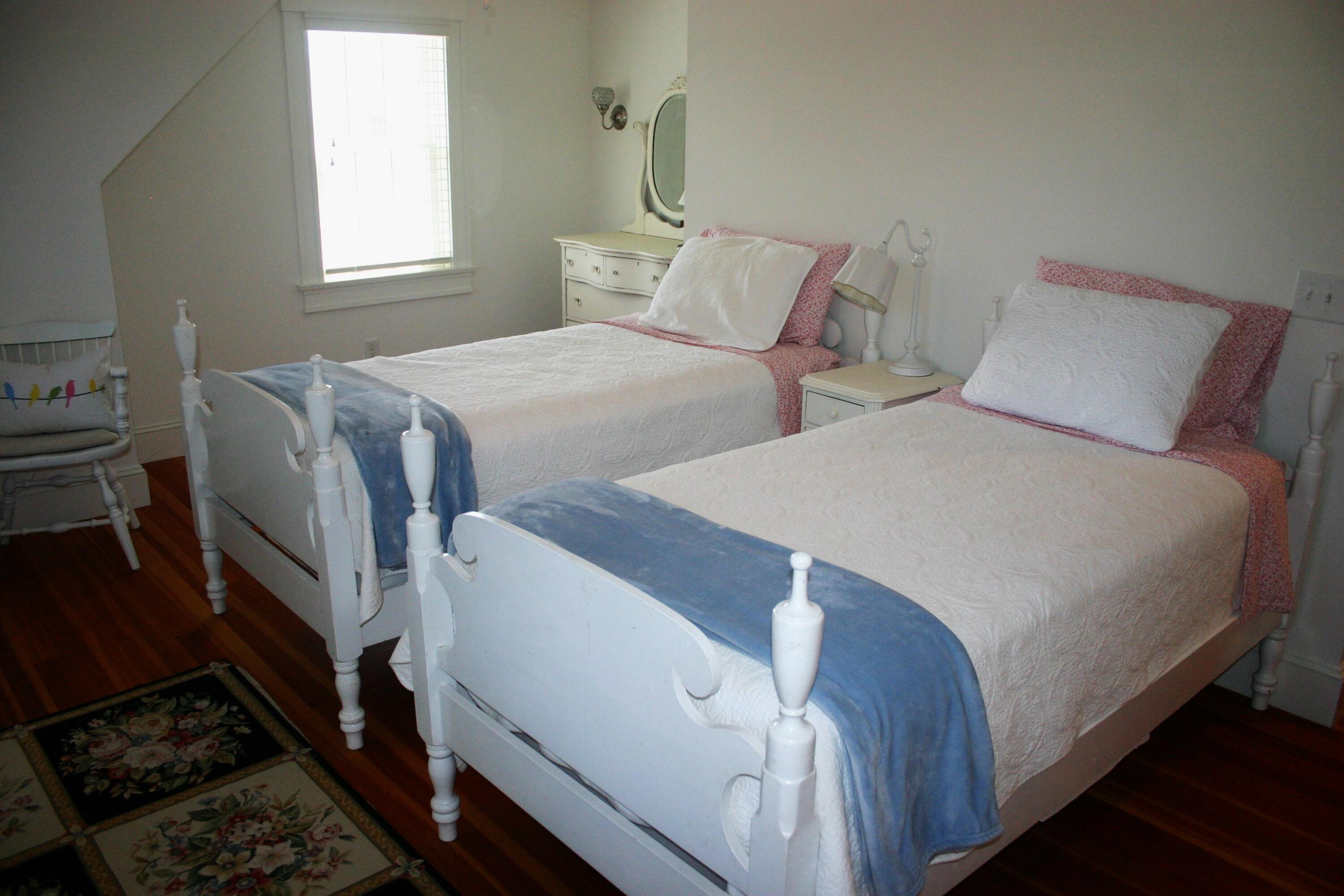 303 Old Harbor Road Chatham, MA 02633 - Photo 15 of 19 Mullin bedroom 2a