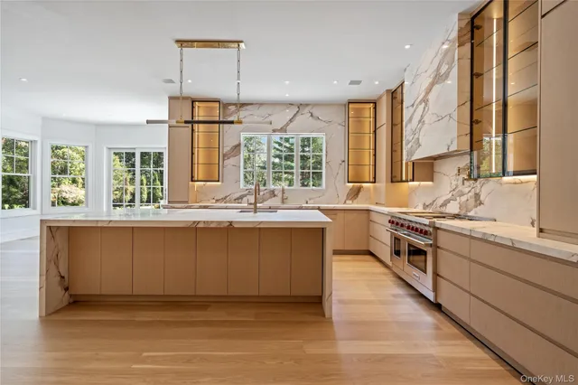 $8,499,000 | 8 Dogwood Hill, Glen Head, NY 11545