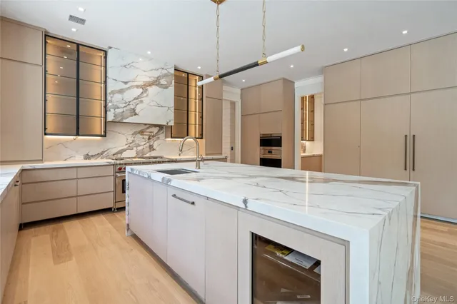 $8,499,000 | 8 Dogwood Hill, Glen Head, NY 11545