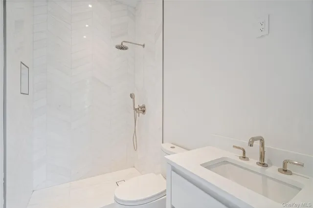 $8,499,000 | 8 Dogwood Hill, Glen Head, NY 11545