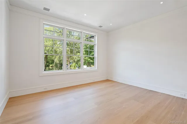 $8,499,000 | 8 Dogwood Hill, Glen Head, NY 11545