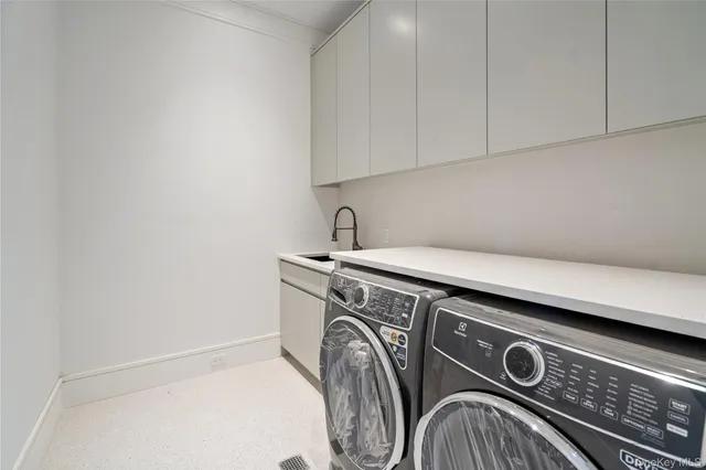 $8,499,000 | 8 Dogwood Hill, Glen Head, NY 11545