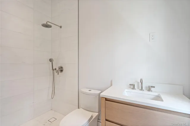 $8,499,000 | 8 Dogwood Hill, Glen Head, NY 11545