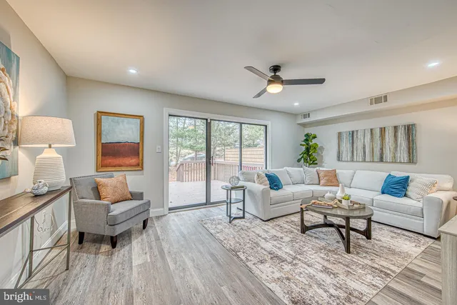 $419,900 | 261 Bishop Drive, Aston, PA 19014