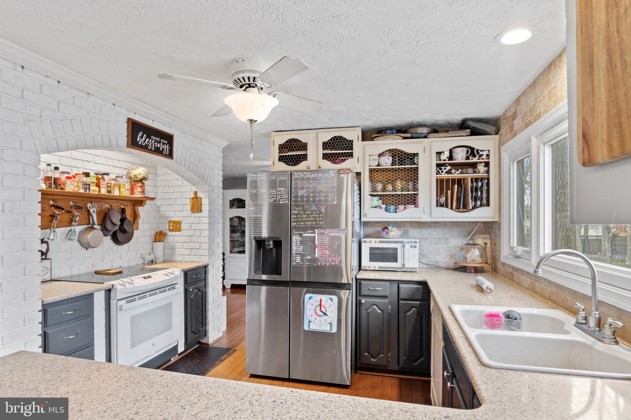 15500 Laurel Ridge Road Dumfries, VA 22025 - Photo 15 of 40 Charming kitchen with modern rustic flair.