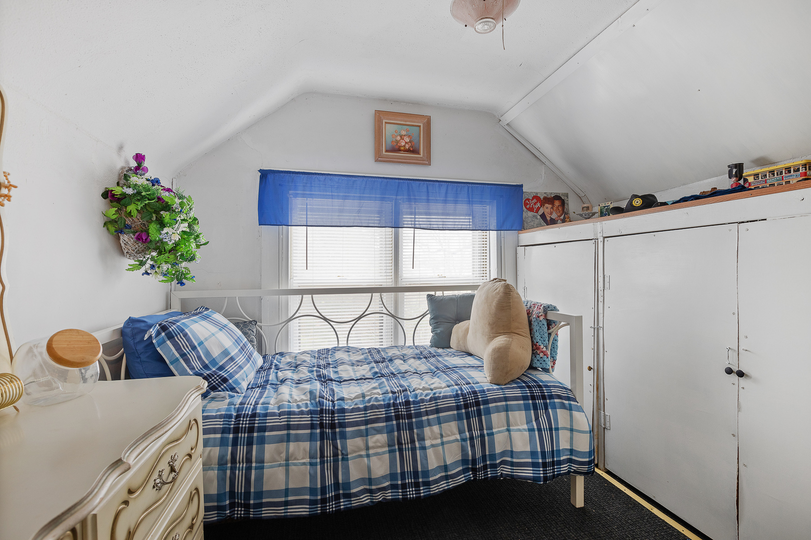 5714 East 3500S Road St. Anne, IL 60964 - Photo 21 of 35 a bedroom with a bed and a window