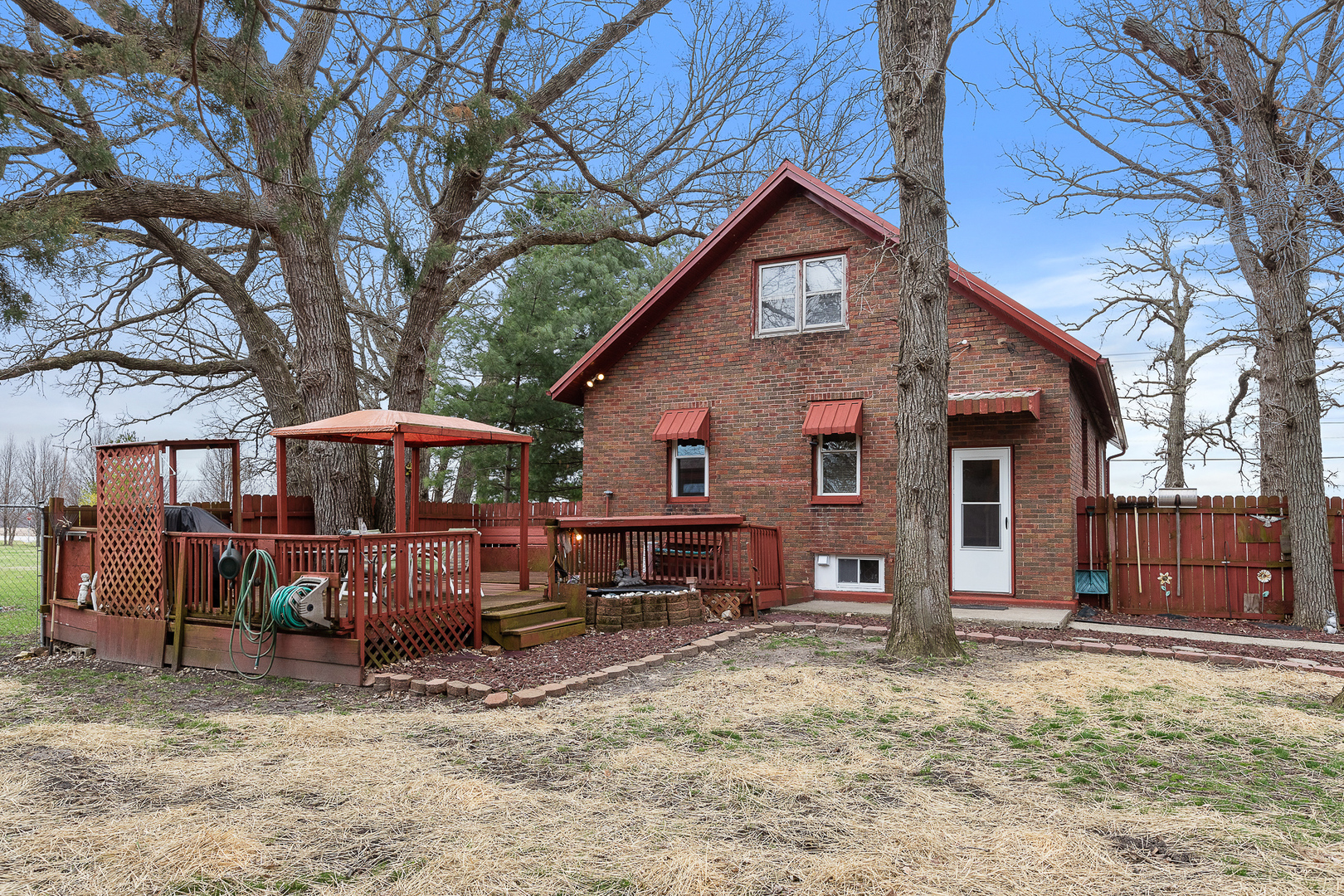 5714 East 3500S Road St. Anne, IL 60964 - Photo 9 of 35 a front view of a house with a yard