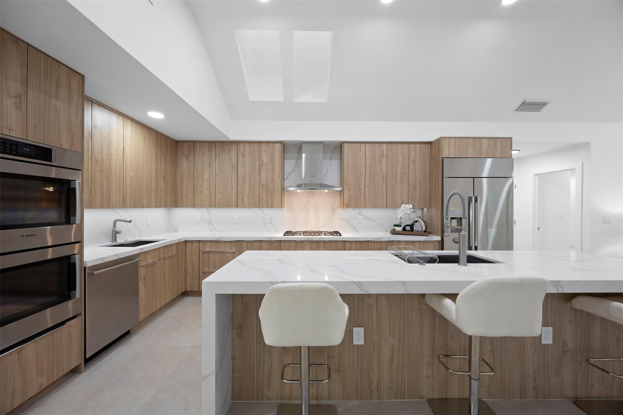 7571 Estrella Circle Boca Raton, FL 33433 - Photo 12 of 74 Natural Gas Chef's Kitchen