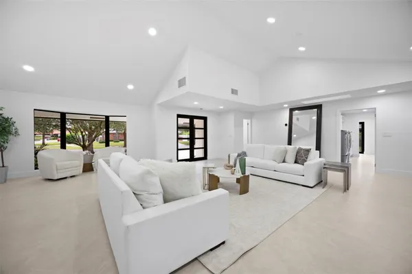 $2,385,000 | 7571 Estrella Circle, Boca Raton, FL 33433
