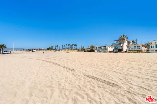$4,595,000 | 6935 Trolleyway South, Playa del Rey, CA 90293