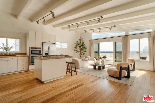 $4,595,000 | 6935 Trolleyway South, Playa del Rey, CA 90293