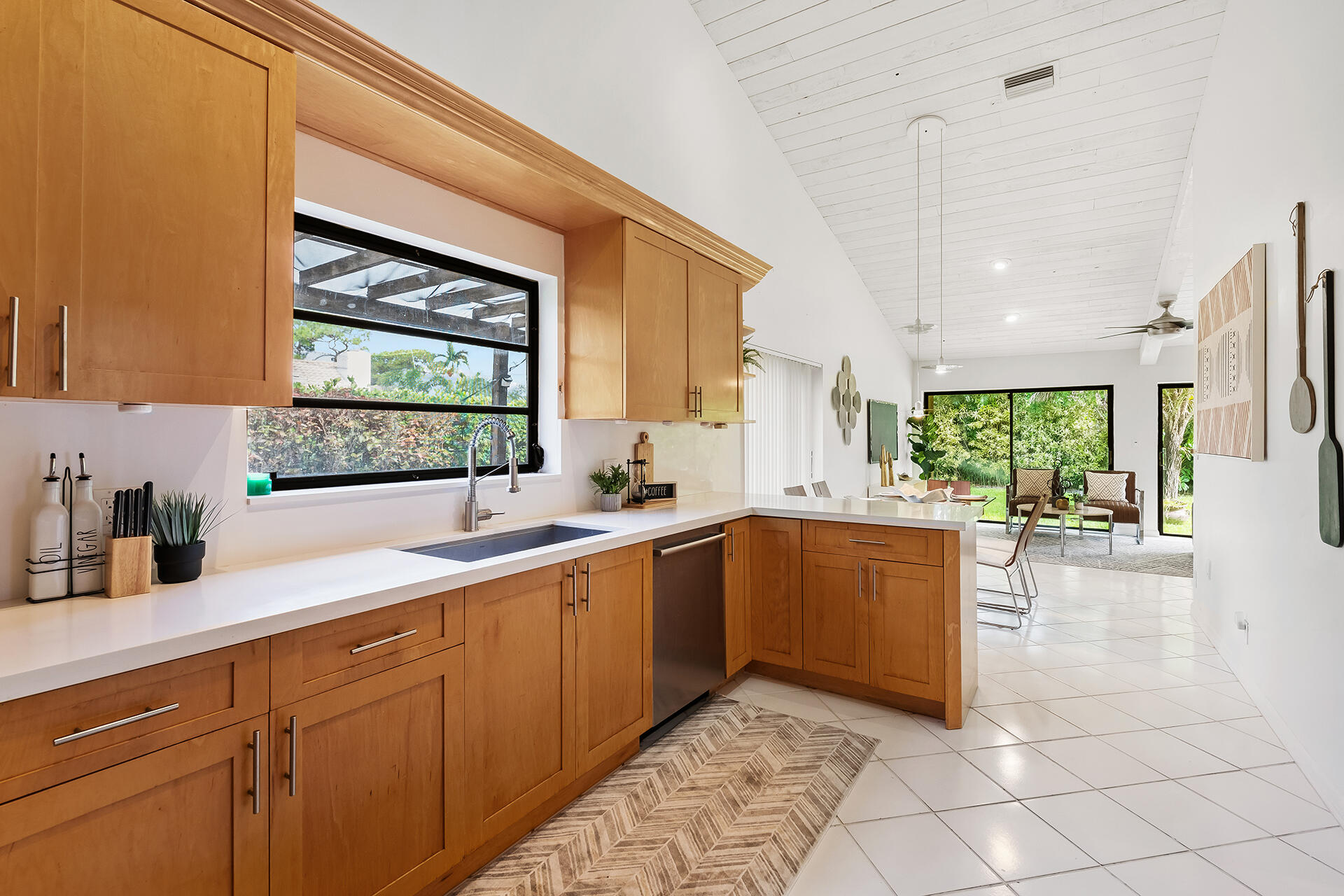 7587 Estrella Circle Boca Raton, FL 33433 - Photo 25 of 35 Kitchen