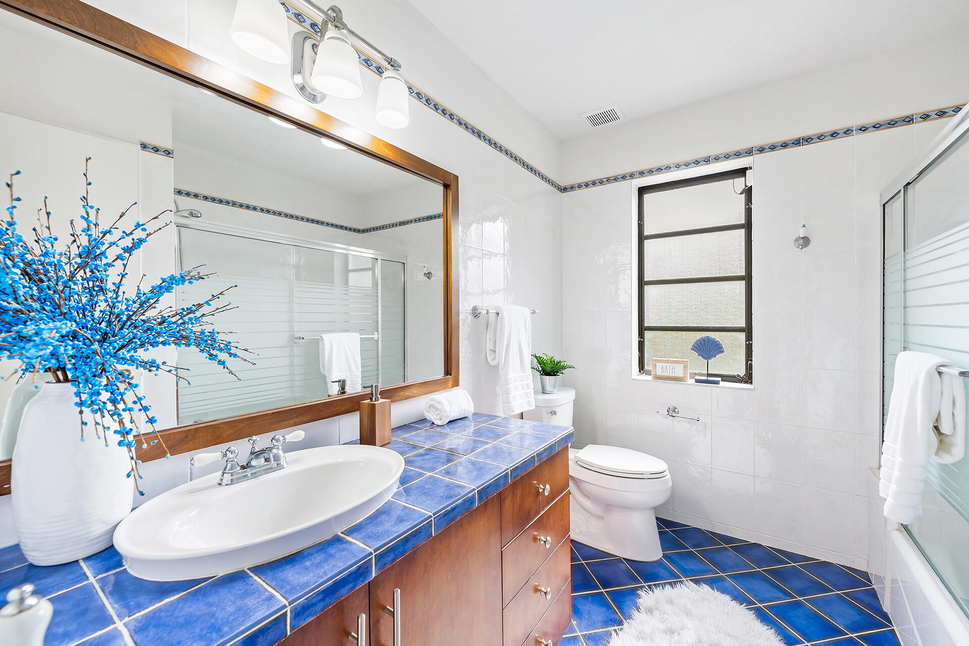 7587 Estrella Circle Boca Raton, FL 33433 - Photo 31 of 35 Guest Bath
