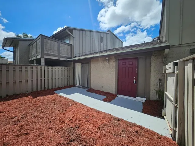 $1,750 | 2221 Northwest 59th Way, Unit 67C, Lauderhill, FL 33313