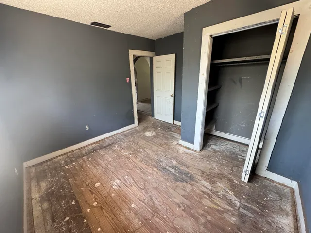 a view of empty room with closet