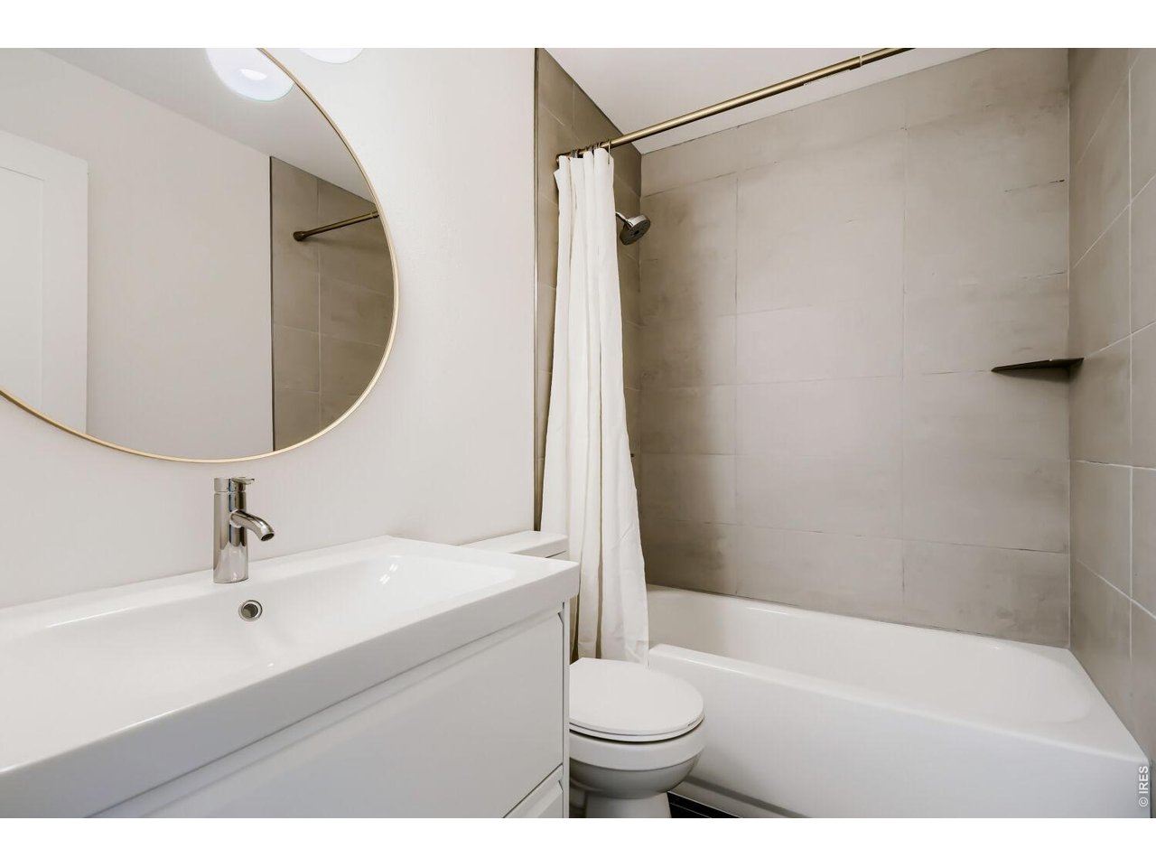4865 Kings Ridge Boulevard Boulder, CO 80301 - Photo 16 of 25 Upstairs Bathroom