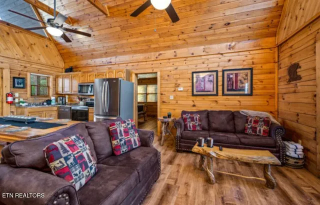 $874,999 | 315 Brown Wren Way, Gatlinburg, TN 37738