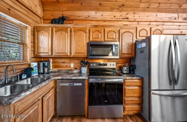 $874,999 | 315 Brown Wren Way, Gatlinburg, TN 37738